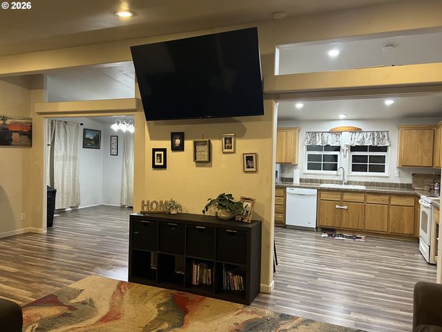 210 Nw GRINSTEAD St, Siletz, OR 97380