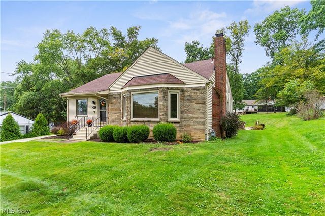102 Hilltop Boulevard, Canfield, OH 44406