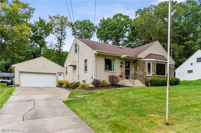 102 Hilltop Boulevard, Canfield, OH 44406