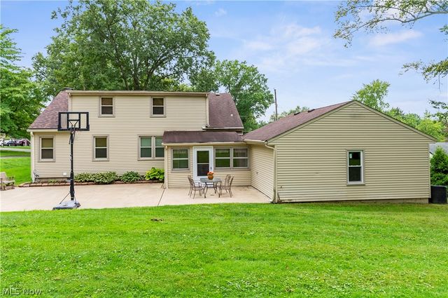 102 Hilltop Boulevard, Canfield, OH 44406