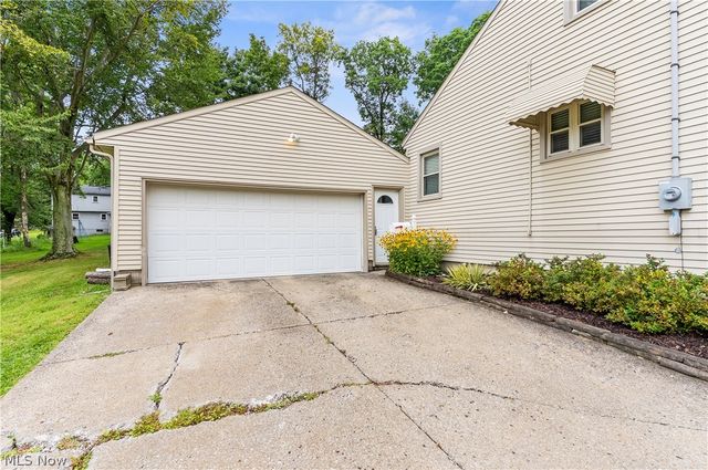 102 Hilltop Boulevard, Canfield, OH 44406
