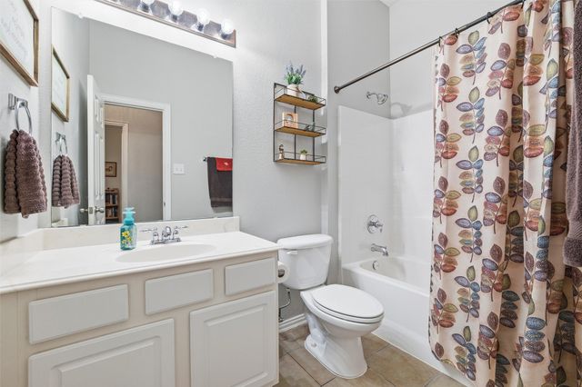 304 Briar Cove Circle, Red Oak, TX 75154