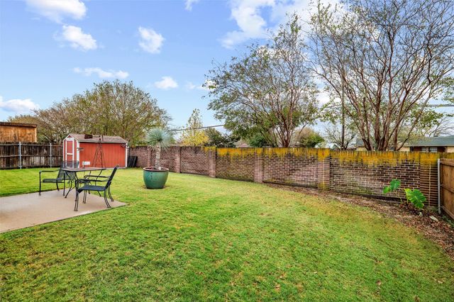 304 Briar Cove Circle, Red Oak, TX 75154