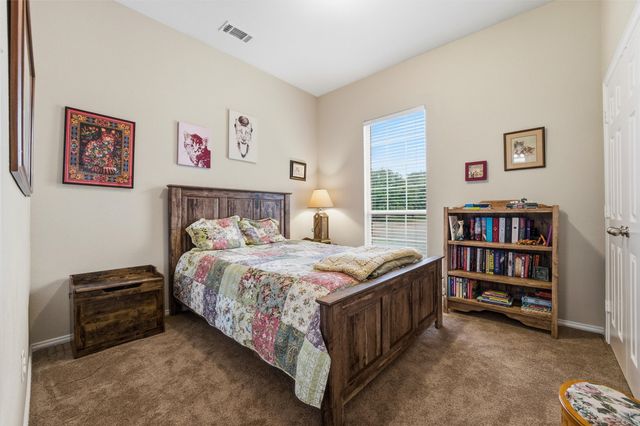 304 Briar Cove Circle, Red Oak, TX 75154