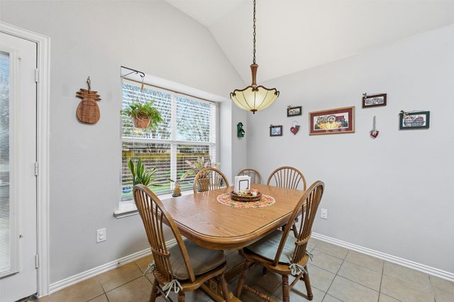 304 Briar Cove Circle, Red Oak, TX 75154