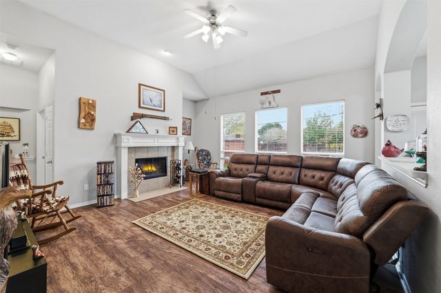 304 Briar Cove Circle, Red Oak, TX 75154