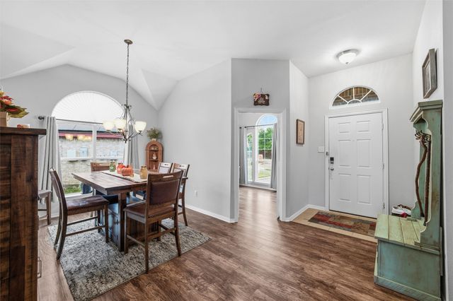 304 Briar Cove Circle, Red Oak, TX 75154