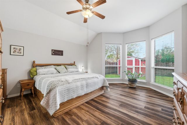 304 Briar Cove Circle, Red Oak, TX 75154