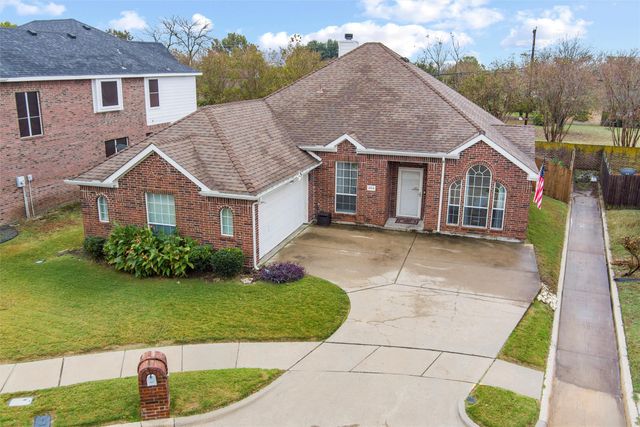 304 Briar Cove Circle, Red Oak, TX 75154