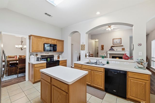 304 Briar Cove Circle, Red Oak, TX 75154