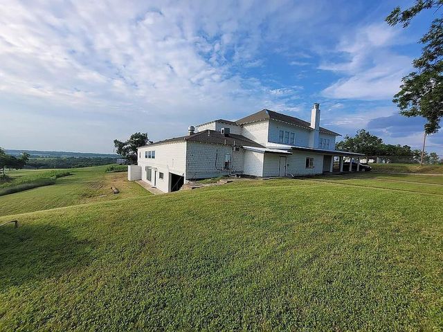 1102A Beech ST, Taylor, TX 76574