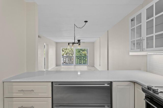1200 N SHORE DRIVE NE 316, St Petersburg, FL 33701