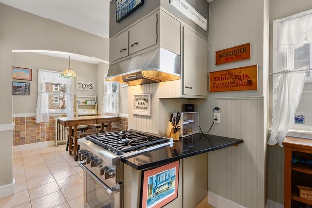 25 Kenwood Ave, Worcester, MA 01605