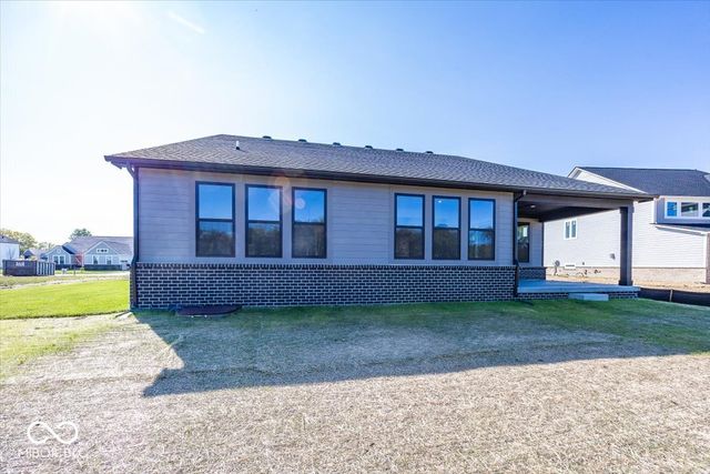 6638 Dogwood Drive, Mccordsville, IN 46055