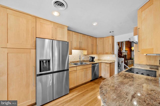 4022 DOWNING ST, Annandale, VA 22003