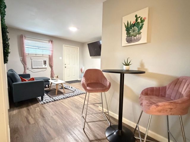 1412 E 35th Street 2, Houston, TX 77022