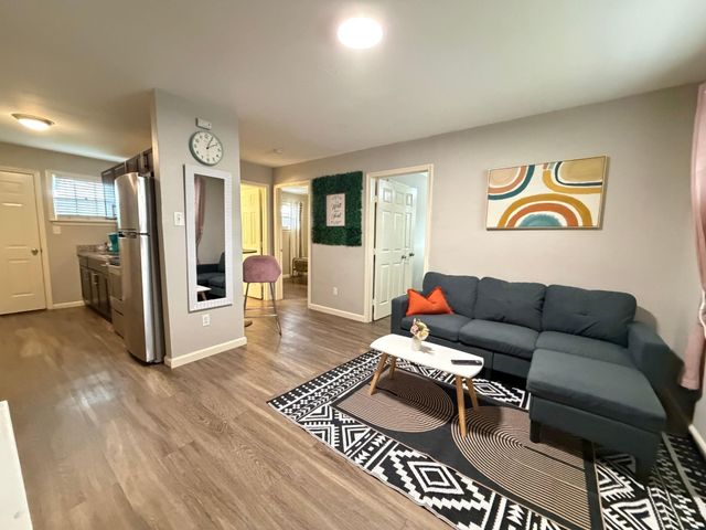 1412 E 35th Street 2, Houston, TX 77022