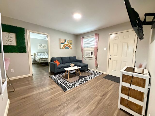 1412 E 35th Street 2, Houston, TX 77022