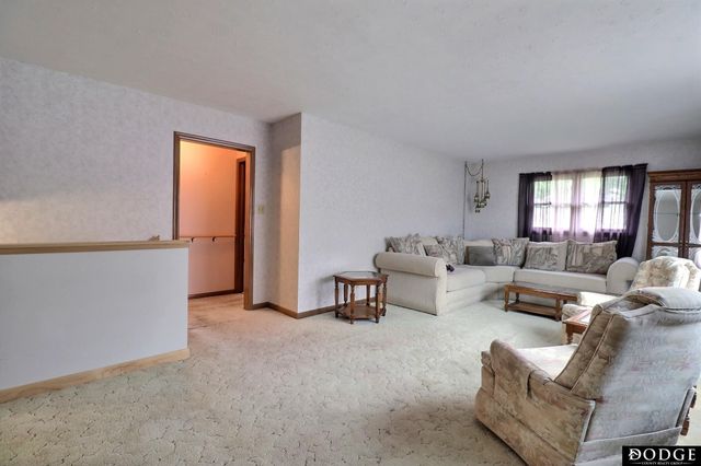 1154 N Clarmar Avenue, Fremont, NE 68025