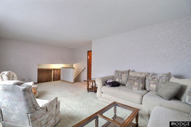 1154 N Clarmar Avenue, Fremont, NE 68025