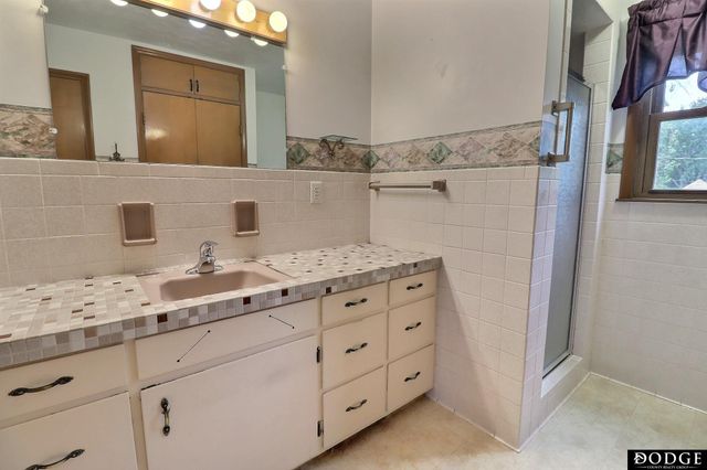 1154 N Clarmar Avenue, Fremont, NE 68025