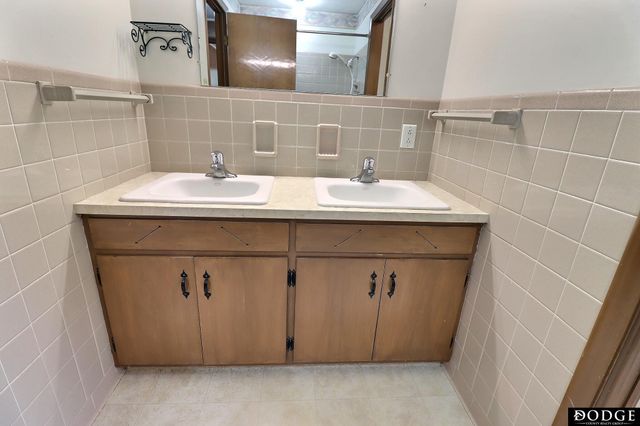 1154 N Clarmar Avenue, Fremont, NE 68025