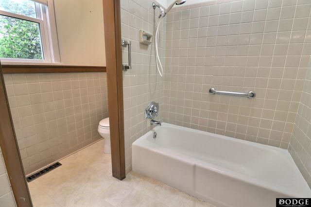 1154 N Clarmar Avenue, Fremont, NE 68025