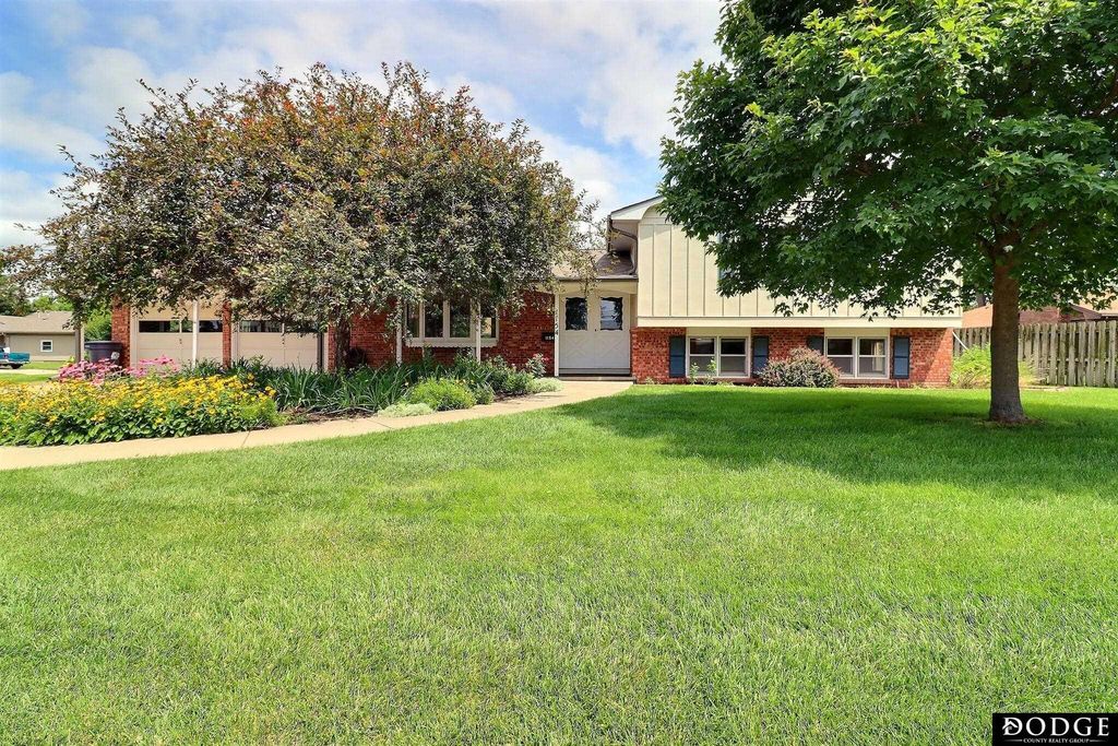 1154 N Clarmar Avenue, Fremont, NE 68025