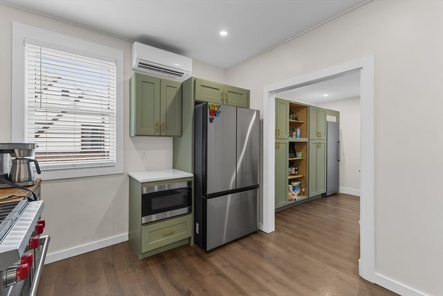 335 Salisbury St, Worcester, MA 01609