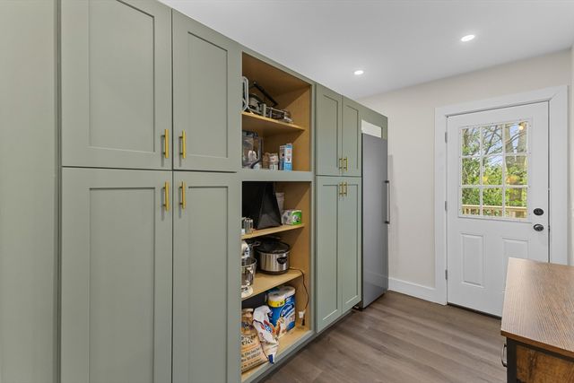 335 Salisbury St, Worcester, MA 01609