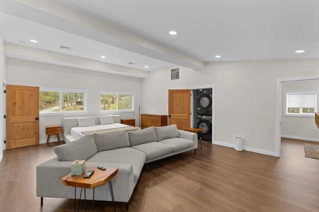 335 Salisbury St, Worcester, MA 01609