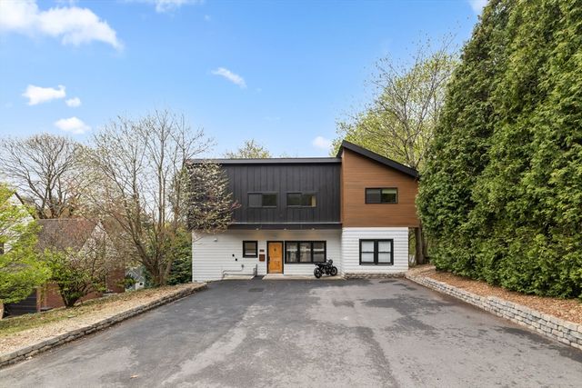 335 Salisbury St, Worcester, MA 01609