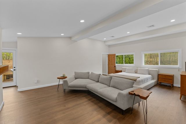 335 Salisbury St, Worcester, MA 01609