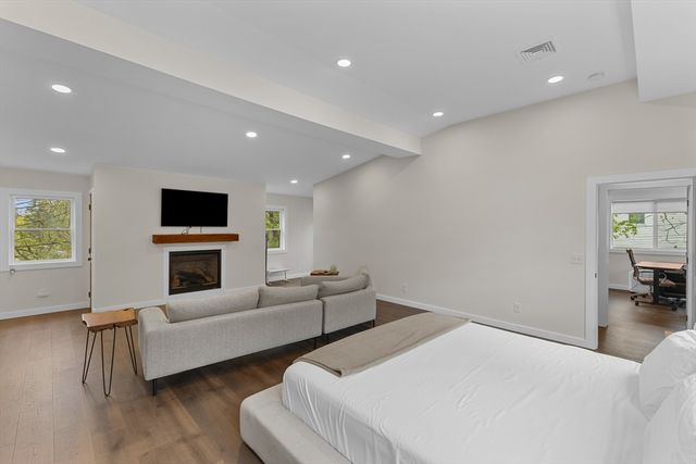 335 Salisbury St, Worcester, MA 01609