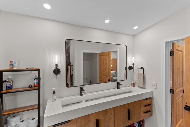 335 Salisbury St, Worcester, MA 01609