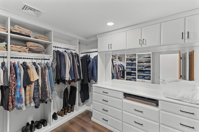 335 Salisbury St, Worcester, MA 01609