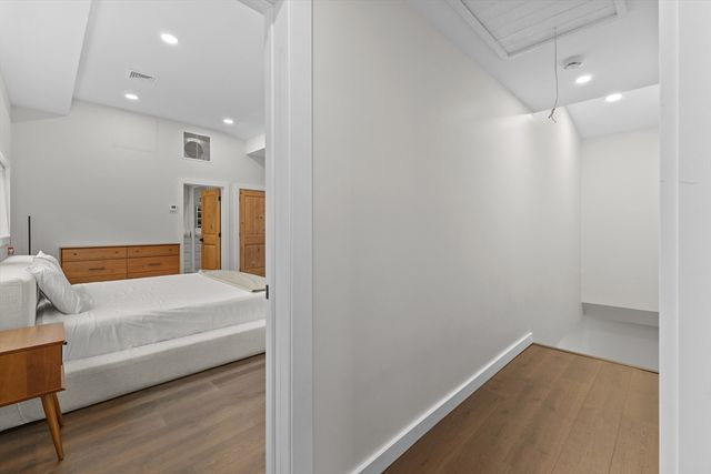 335 Salisbury St, Worcester, MA 01609