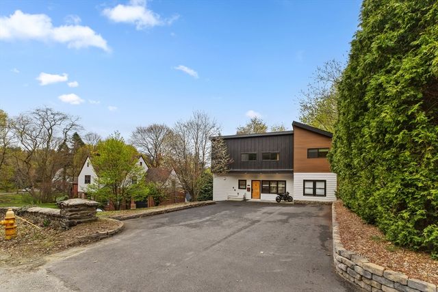 335 Salisbury St, Worcester, MA 01609