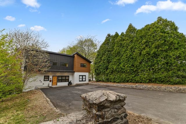 335 Salisbury St, Worcester, MA 01609