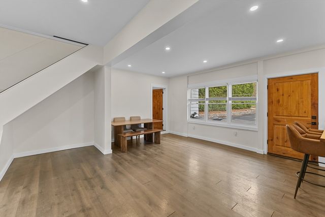 335 Salisbury St, Worcester, MA 01609