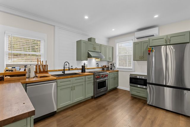 335 Salisbury St, Worcester, MA 01609