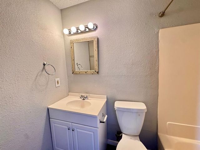 11402 N Lincoln Boulevard, Oklahoma City, OK 73114