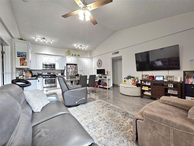 841 Lyons Rd 24205, Coconut Creek, FL 33063