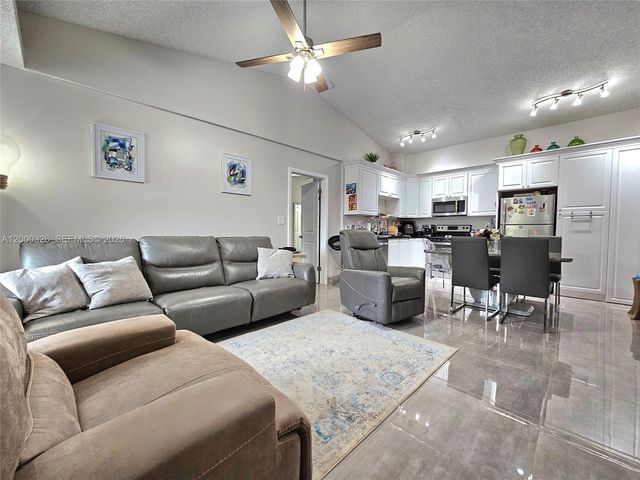 841 Lyons Rd 24205, Coconut Creek, FL 33063