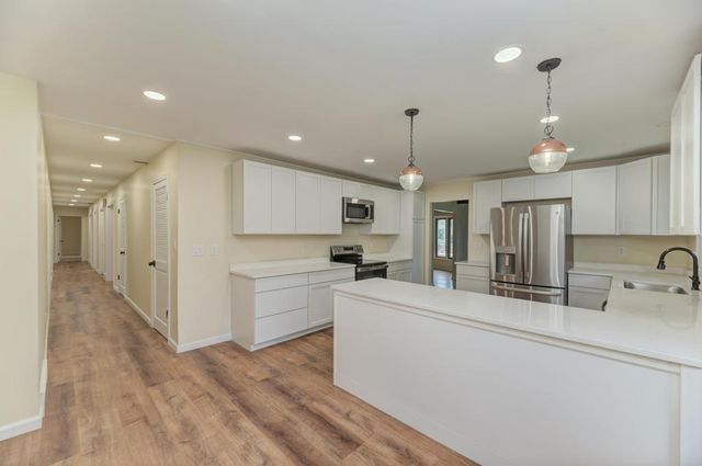 210 S Small Avenue, Kankakee, IL 60901