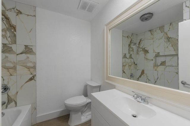 1007 W Sanford Street D, Arlington, TX 76012