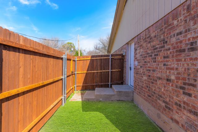 1007 W Sanford Street D, Arlington, TX 76012