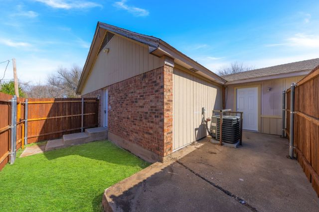 1007 W Sanford Street D, Arlington, TX 76012