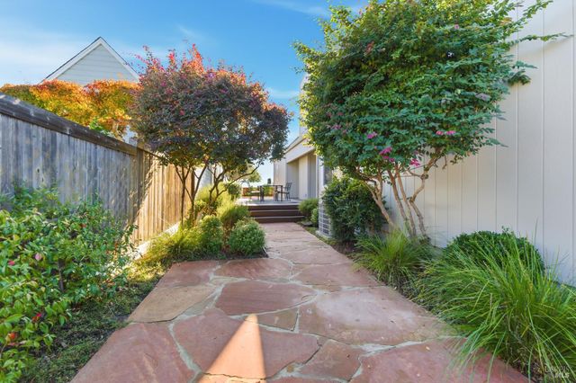 679 Lobelia Ct, Sonoma, CA 95476