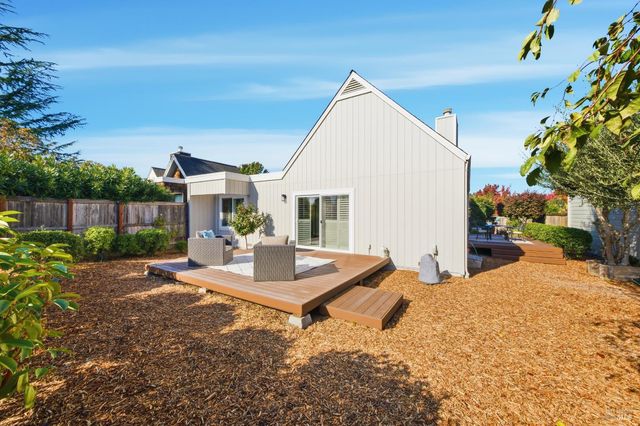 679 Lobelia Ct, Sonoma, CA 95476